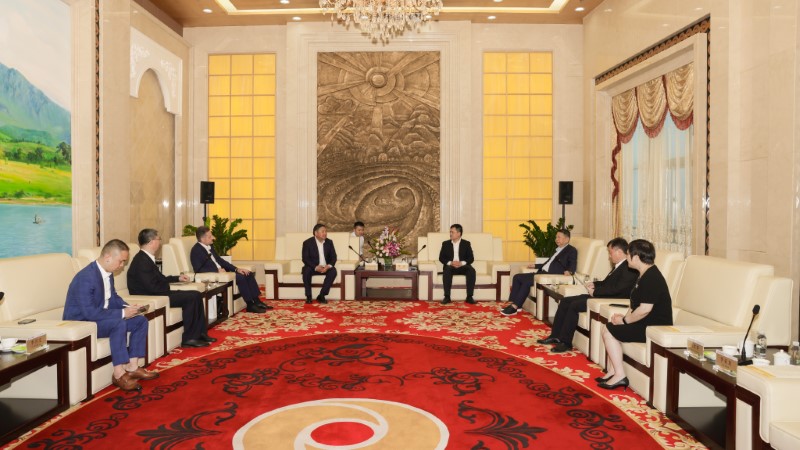 圖瓦首腦霍瓦雷格訪問紫金礦業(yè)