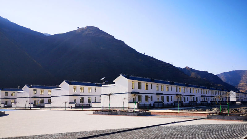秦城山腳，小村巨變